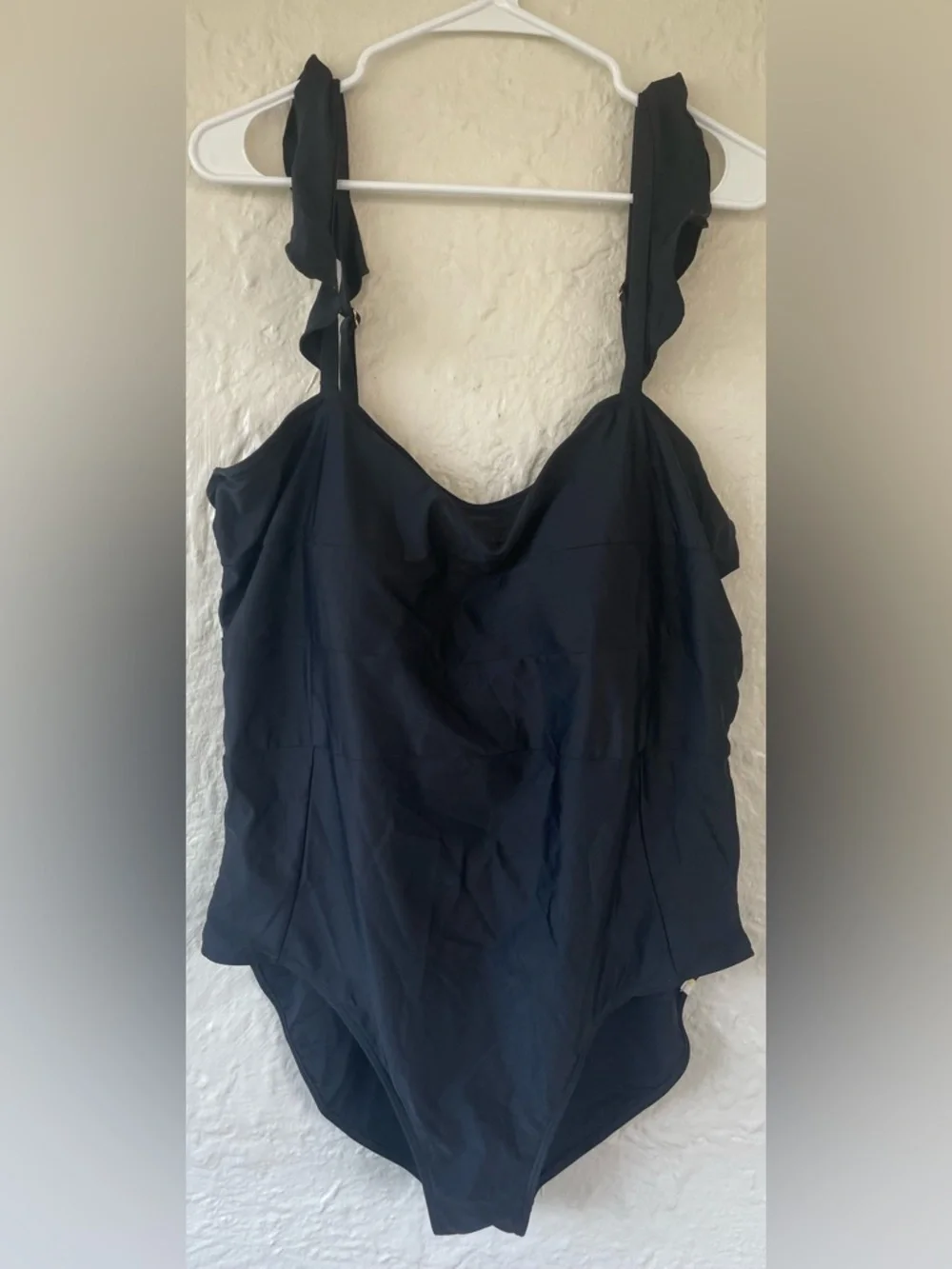 Summersalt The Ruffle Oasis black plus size ruffle adjustable straps; size 20